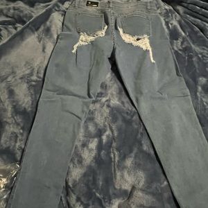 The booty ripped skinny jeans